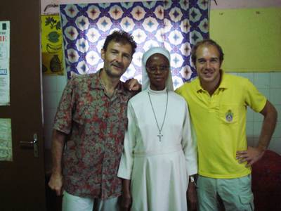 http://www.phans.asso.fr/Les%20missions/Octobre%20-%20Novembre%202009%20-%20John%20et%20Vincent/3.Le%20centre%20de%20Banikanni%20une%20chambre.JPG